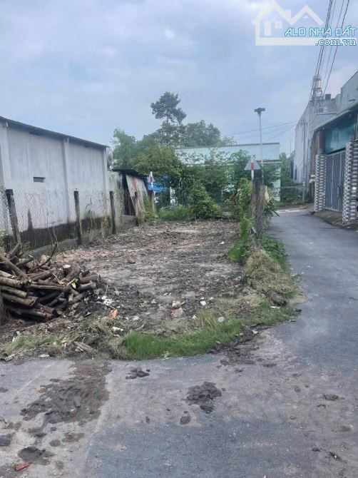 Bán lô góc 3 mặt tiền trung tâm Thạnh Phú, sổ riêng thổ cư, giá chỉ 1.15 tỷ