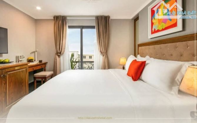 133 tỷ - Khách sạn Hàng Gà 139m x 11 tầng x 30 phòng 3*.