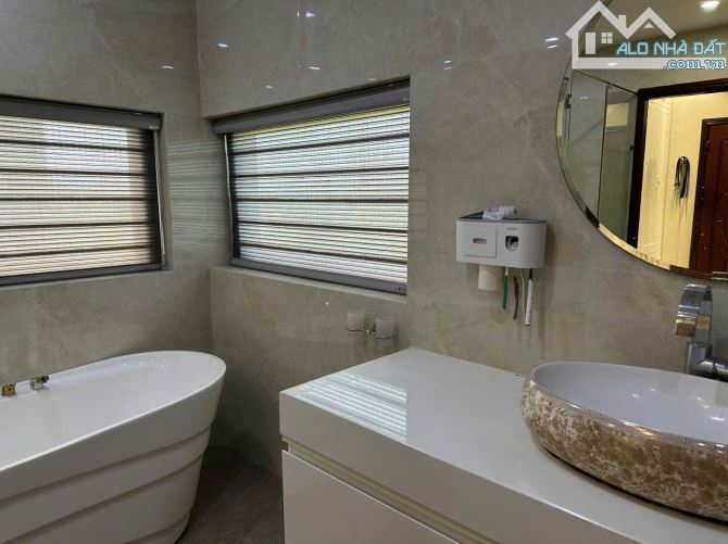 Bán căn nhà biệt thự Đảo Nổi, Khuê Trung,quận Cẩm Lệ,diện tích đất 367m