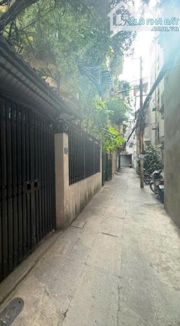 Phố Hồng Mai 42m nhà cấp 4 mặt tiền đẹp, 10m ra ô tô