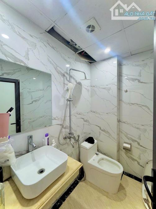 5 TẦNG MẶT NGÕ ĐÊ TÔ HOÀNG - BẠCH MAI - MẶT TIỀN RỘNG - VUÔNG VẮN