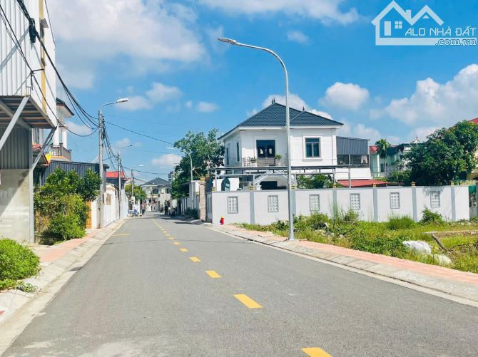 Ms Linh- Siêu đẹp lô đất mặt trục thông Quỳnh Hoàng, Nam Sơn, An Dương giá chỉ 1,9x tỷ