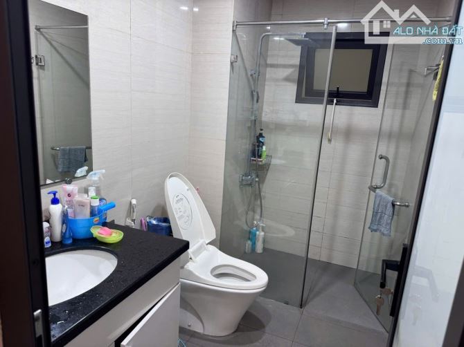 Nhà 5T vị trí đẹp khu P/Lô Víp Đào Tấn - Linh Lang đường rộng 6m oto đỗ dt 55m mt 5,18m gi