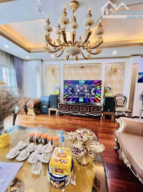 Biệt thự nhà dân 6 sao, 100m2, 9 tầng thang máy, mt 8m, vỉa hè,oto tránh,tại Trường Chinh,