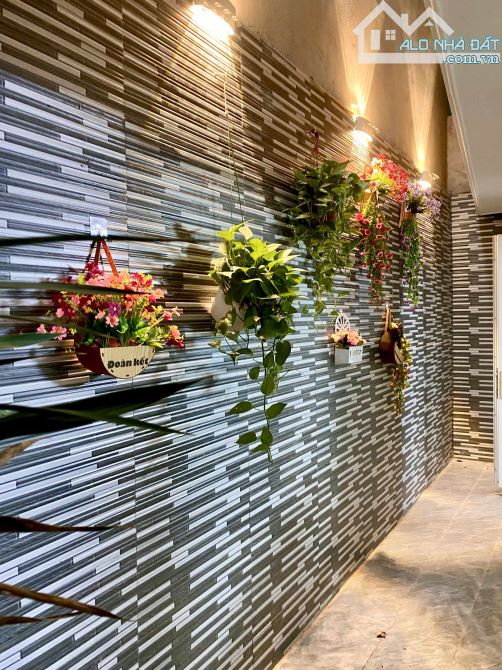 GIÁ SỐC ! bán căn nhà 3 tầng dt rộng, như mới, ở ngay