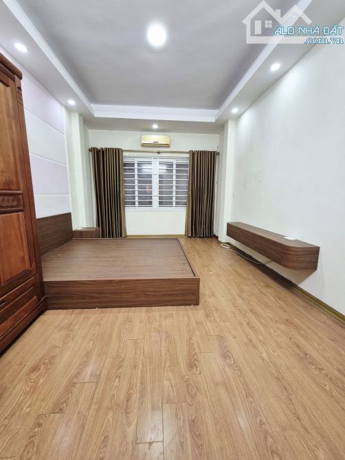 CẦU GIẤY – 30/32M² – 5 TẦNG – MT 3.5M – 7.9 TỶ