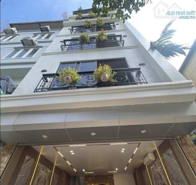 NGHĨA TÂN- CẦU GIẤY- NHÀ ĐẸP 35X6 TẦNG- PHÂN LÔ Ô TÔ VÒNG QUANH- NỘI THẤT HIỆN ĐẠI
