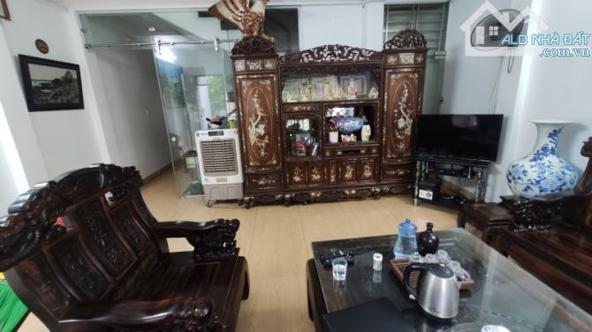 Cực HIẾM! Nhà 3tầng MP Quán Tình, view hồ, ô tô tránh, kinh doanh 90m, MT 5.5m, nhỉnh 26tỷ