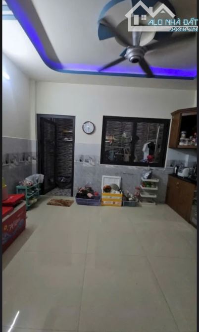 Nhà đúc 1 lầu Hiệp Thành 45 Q12 – 3PN, 2WC, diện tích 4x22m nở hậu 4.6m.