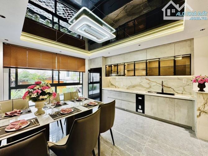 Nhà 5 Tầng, Hẻm Xe Hơi 2 Mặt Hẻm Đường Vườn Lài, 79m2, Dòng Tiền 300 Triệu Năm, 12 Tỷ