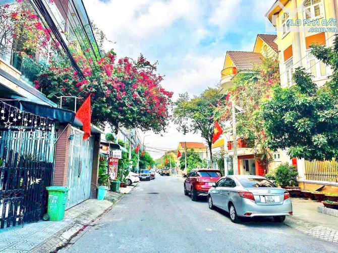 Bán nhà 1 trệt 2 lầu sổ riêng thổ cư p. Tân Phong