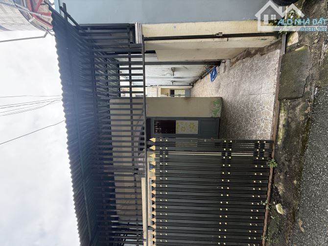 BÁN CĂN NHÀ CẤP 4 CỦ PHƯỜNG TRẤN BIÊN ( quang vinh củ). DT: 5,2x13,5=73M2. GIÁ: 2Ỷ650