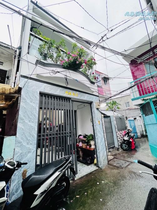 Nhà Hẻm Quận 6 giá Tốt ngay trung tâm. Dt: 3.1mX13.3m . Chỉ 4.45 tỷ