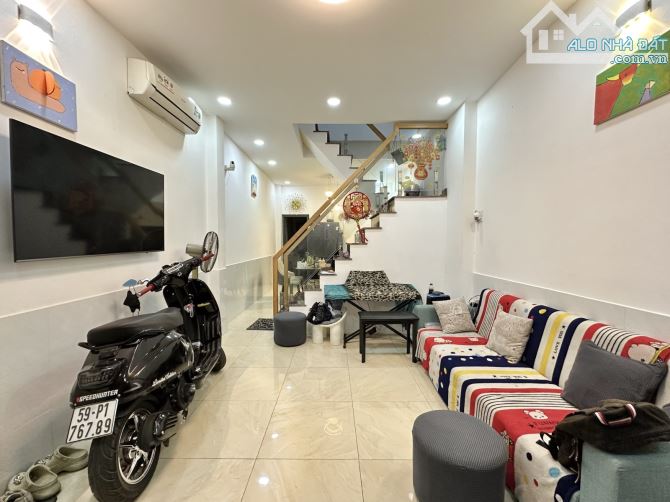 Hẻm Xe Hơi, 44m2, 2 Lầu, 3PN, Ngô Tất Tố, P.21, Q. Bình Thạnh.