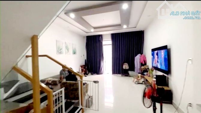 2. 🌟 Bán Nhà 2 Tầng Kiệt Ô Tô – Gần Bãi Tắm Mỹ Khê – Đường Chế Lan Viên, Ngũ Hành Sơn