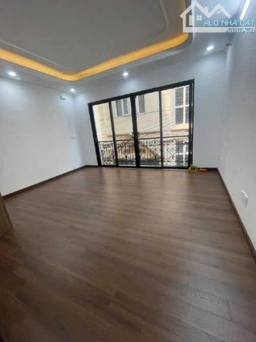 NHÀ ĐẸP PHÂN LÔ – Ô TÔ ĐỖ – 7 TẦNG – VỊ TRÍ TRUNG TÂM – 33M²