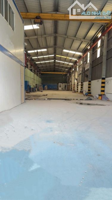 Cho thuê xưởng Thuận An 700m nền epoxy sẵn 2 cẩu trục điện 400kva đường cont sx đa nghề