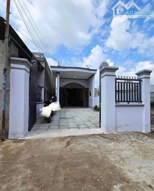 Đang Ngộp ! Bán gấp căn nhà cấp 4 ở Đ. Võ Văn Điều,Phước Thạnh 128m2 SHR giá 800tr