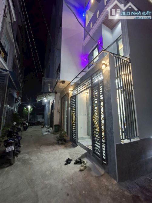 Nhà đẹp 3 lầu đường Lương Văn Can P15 Q8