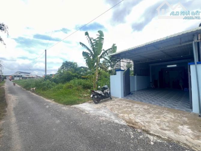 Siêu phẩm ! Cần bán gấp căn nhà cấp 4 ở gần KCN Tân Phú Trung 98m2 SHR giá 860tr