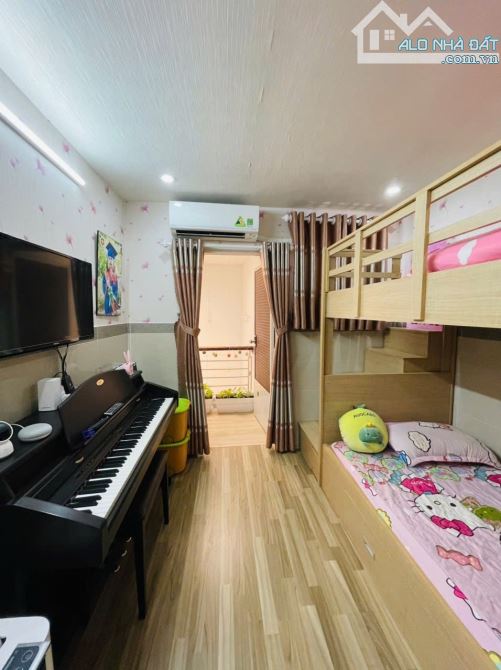 Bán nhà hẻm C13 gần trường THCS Vân Đồn khu dân cư sầm uất và kinh doanh khá tiềm năng.