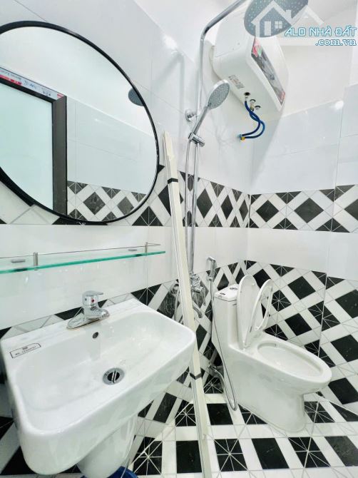 NHÀ DÂN XÂY MỚI – ĐỘC LẬP – TRUNG TÂM HỒ SEN