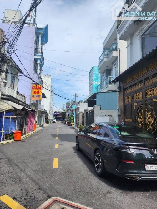 🏡 Nhà đẹp 3 tầng 60m2 hẻm 8m, chỉ 5tỷ18. Cách mặt tiền Nguyễn Ảnh Thủ 20m. Ô tô vào nhà.