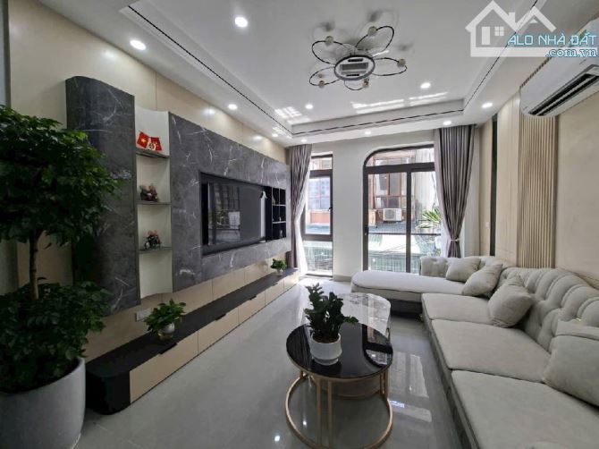 Cực hiếm! Nhà 55m² Nguyễn Văn Cừ – 4 tầng đẹp, dân xây kiên cố – giá chỉ 7.86 t