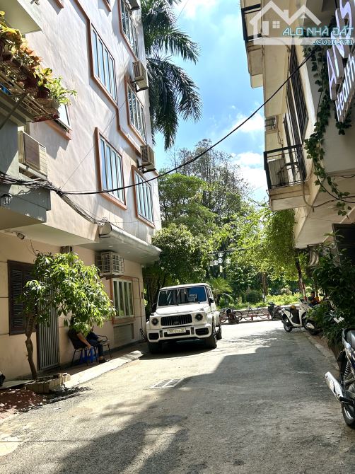 HOÀNG CẦU - 55m2 x 7 tầng thang máy - lô góc 2 mặt ô tô tránh - Gara 2 ô tô - 23.5 Tỷ