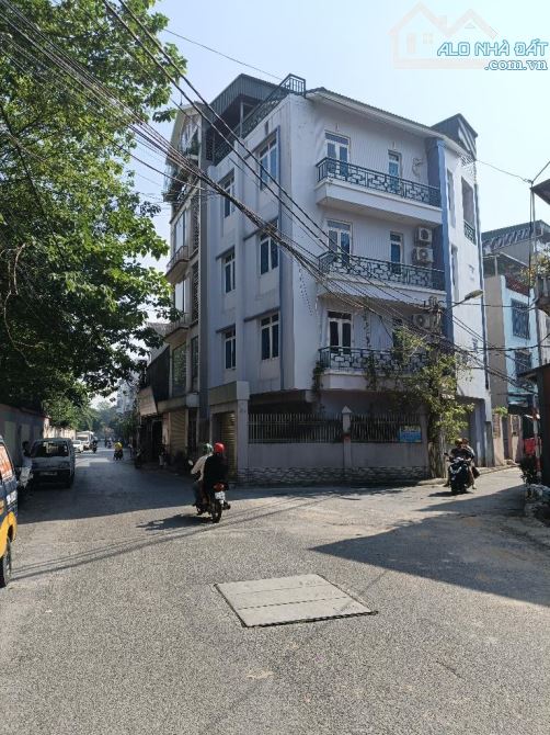 Bán nhà mặt phố kim quan việt hưng,lô góc ,2 mặt đường ô tô tránh