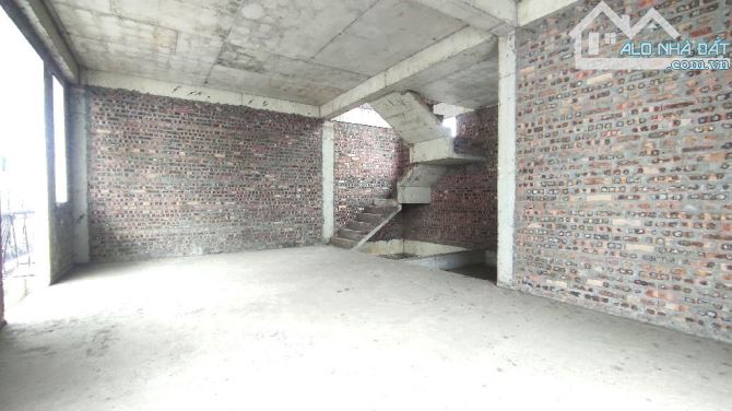 Bán biệt thự thô 3 thoáng,ngõ ô tô tránh,dừng đỗ,hệ thống điện hạ ngầm