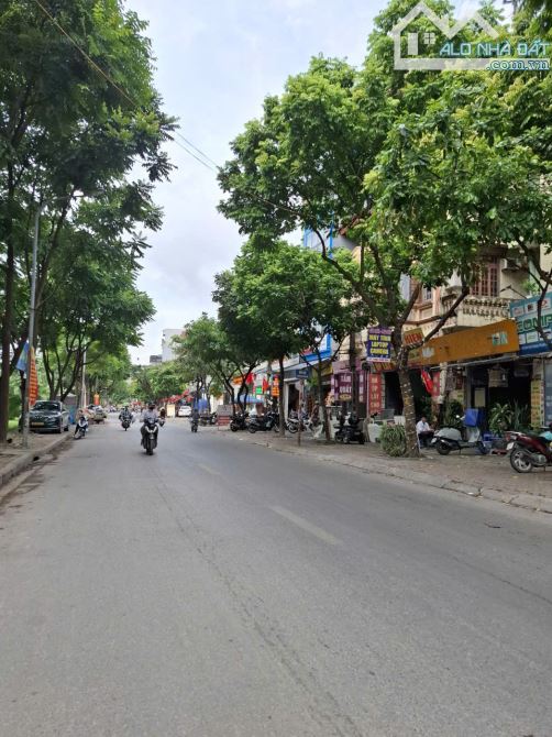 Bán nhà Kim Giang 35m 5 t tặng full nội thất chỉ việc về ở giá hơn 7 tỷ