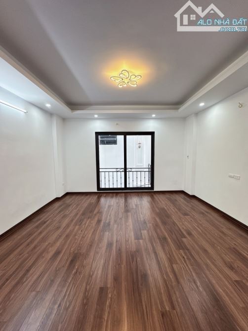 Bán nhà mới tinh phố thanh am,ô tô đỗ cổng,full nội thât