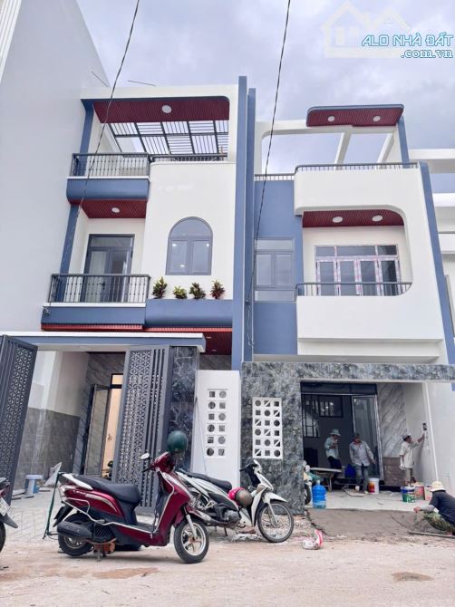 CHỦ GỬI BÁN NHÀ 1 TRỆT  2 LẦU PHƯỜNG BIÊN HOÀ ( hoá an củ). DT: 5x19,6=98M2. GIÁ: 4TỶ8