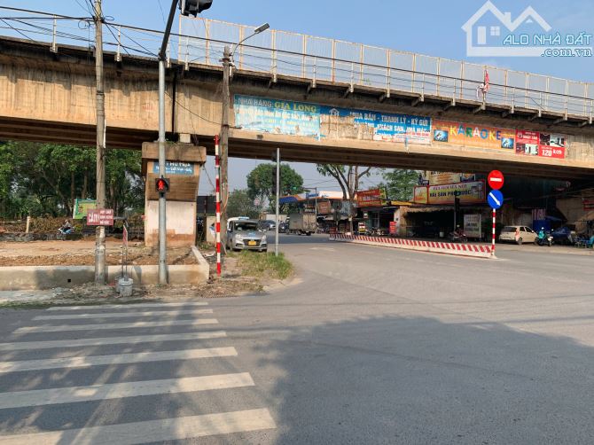 CỔ ĐIỂN ĐƯỜNG THÔNG Ô TÔ CHẠY VÒNG QUOANH-KINH DOANH -VỊ TRÍ VÀNG 84.3M MT: 4M6