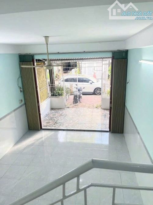 Cần chia tài sản nên bán nhà có gác lửng 76m2 giá ngộp 790trieu ở Thới Tam Thôn, Hóc Môn