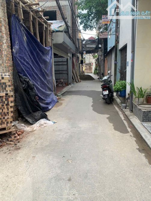 Siêu Đẹp Đất Trâu Qùy 42m Ô tô 7 Chỗ Thông - Gần Ngay Phố Ngô Xuân Quảng - giá 6.5 tỷ