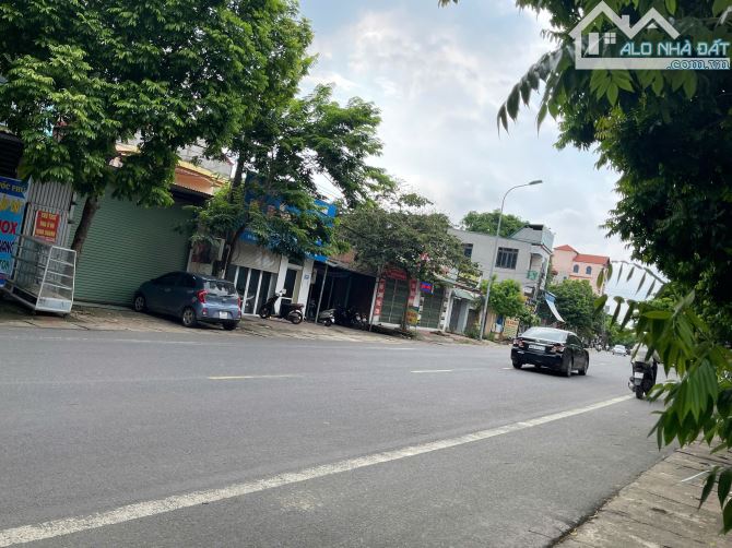 Bán đất kinh doanh QL2C,  Đồng Tâm , Vĩnh Yên giá 4 tỷ.