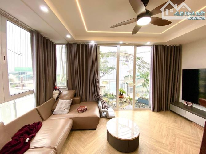 BÁN NHÀ 56m2,5T,MT4M, GIÁ 13TỶ, GARA Ô TÔ, KHU TÂY THUÊ NHIỀU HƠN VIỆT, TỨ LIÊN, TÂY HỒ.