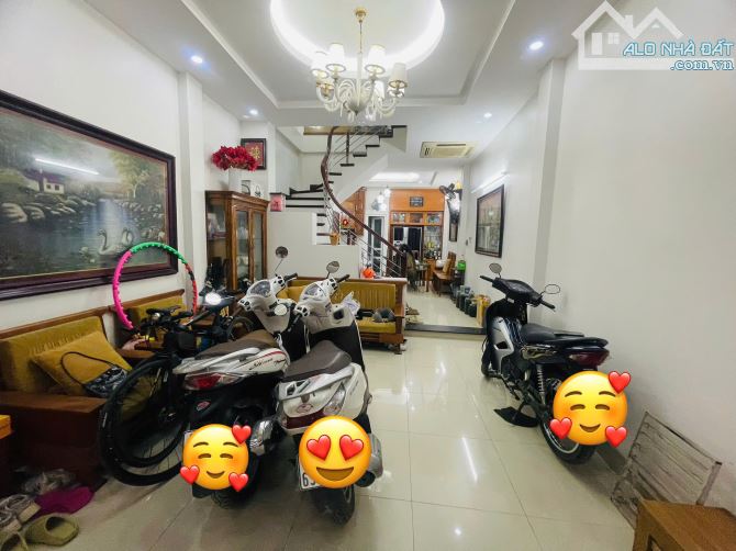 Bán gấp nhà Mễ Trì Thượng-Nam Từ Liêm 52m2x 5 tầng MT4.3m cạnh ô tô 6PN chỉ 9.2 tỷ.