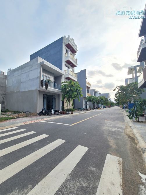 Bán nhà 1 trệt 1 lầu gần GO 900m, p.Đông Hòa, Tp.Dĩ An chỉ 5,1 tỷ TL M7746