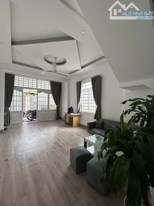 BÁN NHÀ 2 TẦNG HẺM XE HƠI HUỲNH TẤN PHÁT Diện tích: 4x16m (CN 50m²) Kết