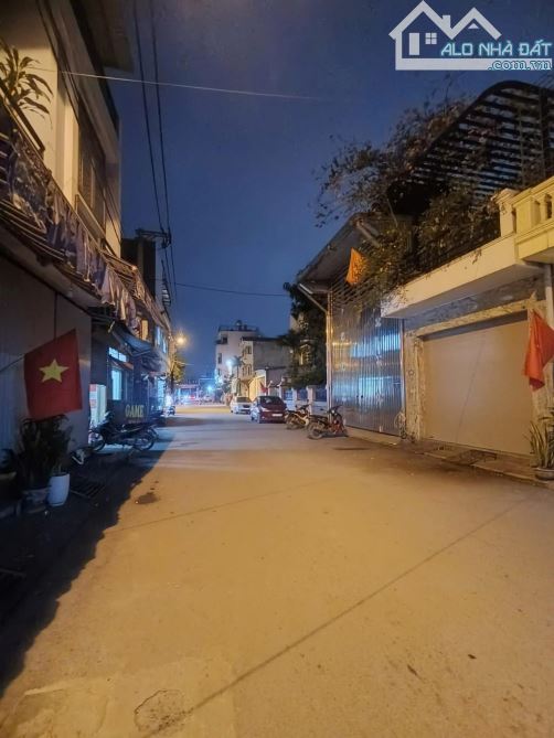 9.9 tỷ/ 142 m2/ 7.3 M tiền/ Ngõ Ô Tô/ Nguyễn Bình