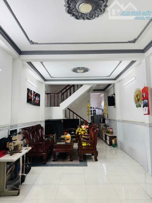 NHÀ HXH ĐỖ CỬA – LẠC LONG QUÂN TÂN BÌNH – 3 TẦNG – DT 55M2 – 6.8 TỶ TL