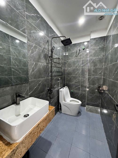bán nhà đẹp vào ở ngay, nhà ngay gần trung tâm và nhiều địa điểm vui chơi