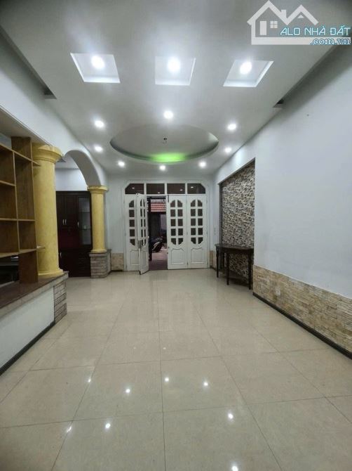 NHÀ DÂN XÂY  TÔN ĐỨC THẮNG -ĐỐNG ĐA –GẦN QUỐC TỬ GIÁM- DT 105M2 - GIÁ CHỈ 18,3 TỶ