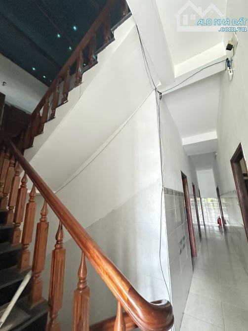 Chính chủ cần bán nhanh căn nhà nghỉ 3 tầng lô góc mặt tiền đường lê đại hành
