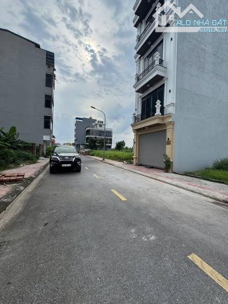 Bán đất Ngọc Thụy, gần trường Việt Pháp, 95m2, MT 6m, ô tô tránh, vỉa hè, KD, chỉ 18 tỷ