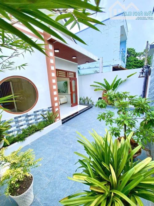 Cần bán căn biệt thự nhà vườn Thị Trấn HM 7,6*16m đg xe hơi 3pn2wc Giá 4tỷ 390tr