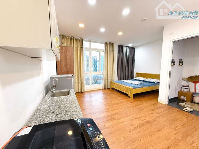 Căn Hộ Ban Công Quận 10 Gần ĐH Kinh Tế UEH, ĐH KHTN, Huflit,Vạn Hạnh Mall,Ngã 7 Lý Thái Tổ